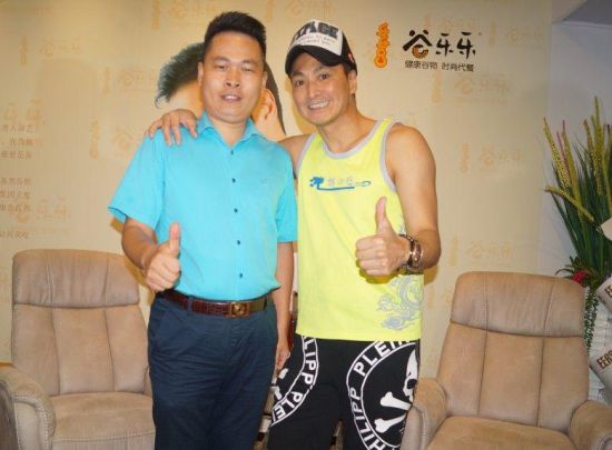 著名影視明星何家勁親切會見稻香十里曲清軍一行