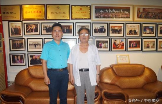 著名書法家李璞大師為稻香十里親筆題字