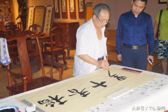 著名書法家李璞大師為稻香十里親筆題字